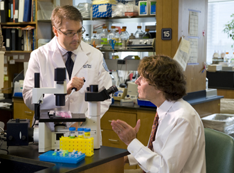 Photo of Drs. Blobel and Ivashkiv in the lab