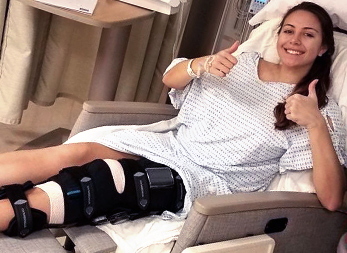HSS Florida: HSS patient Alexandra from Vero Beach, FL, giving a thumbs-up after surgery for a torn meniscus.