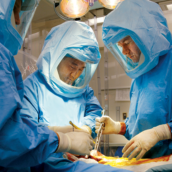 Icon image of 2 surgeons performing surgery.